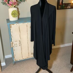 Cable & Gauge Black Draped Open Front Wrap. Size Small